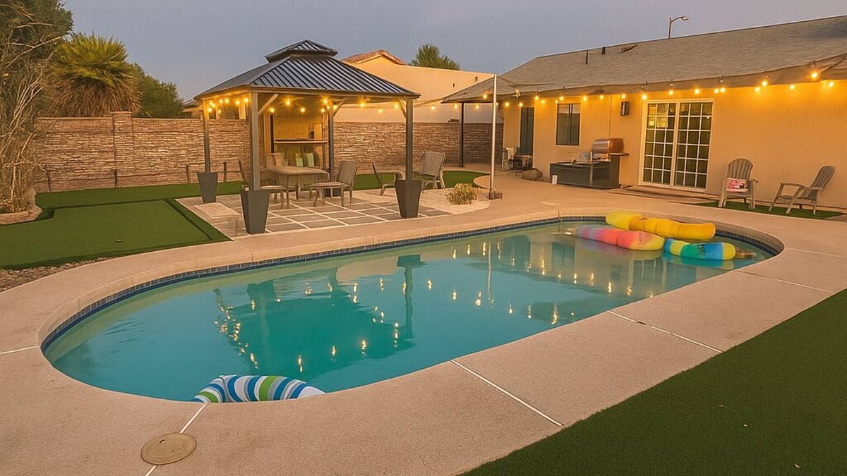 Mesa Del Sol House | River Fun Awaits! Pool, Putting Green, Arcade & More – Sleeps 8!