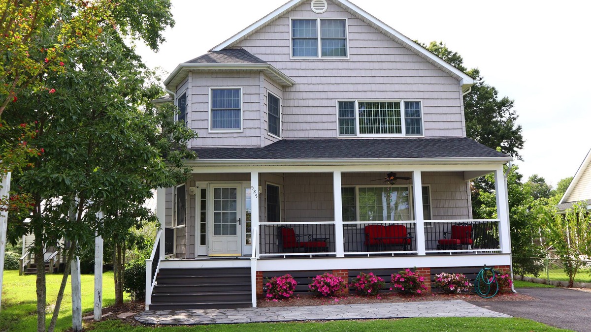 Colonial Beach House | River Gem: Family-Friendly Stay | Fire Pit & Porch