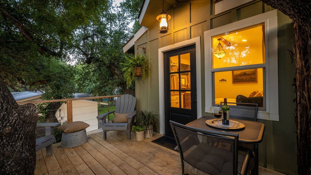 Gruene Apartment | River Haven Treehouse w/Hot Tub by Gruene!