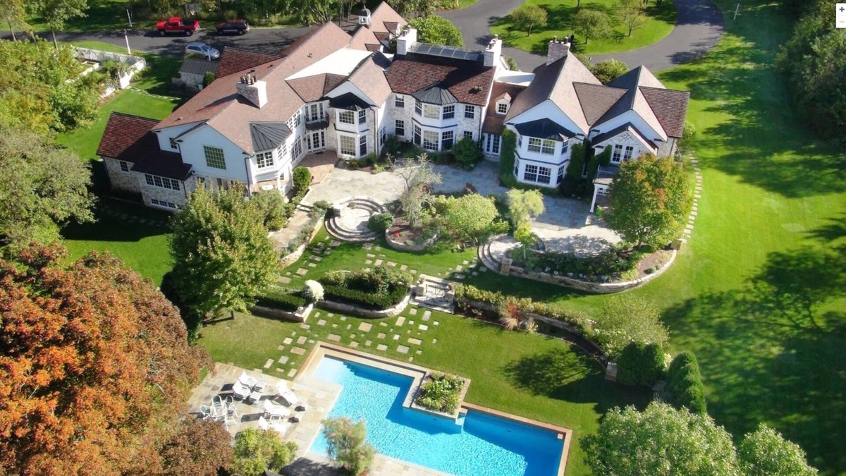 River Hills House | River Hills Estate 15 minutes from Downtown Milwaukee