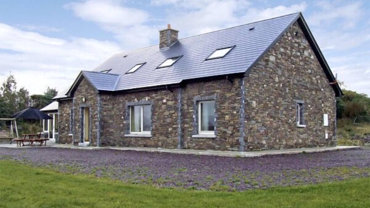 Sneem Cottage | RIVER HOUSE, family friendly, with open fire in Sneem, County Kerry