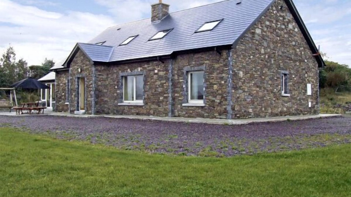 Sneem Cottage | RIVER HOUSE, family friendly, with open fire in Sneem, County Kerry