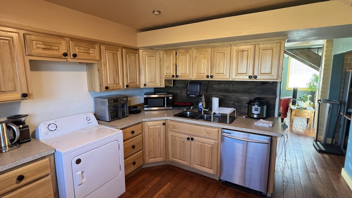 Umatilla House | RIVER LODGE- This property has shared living space and perfect for business stay