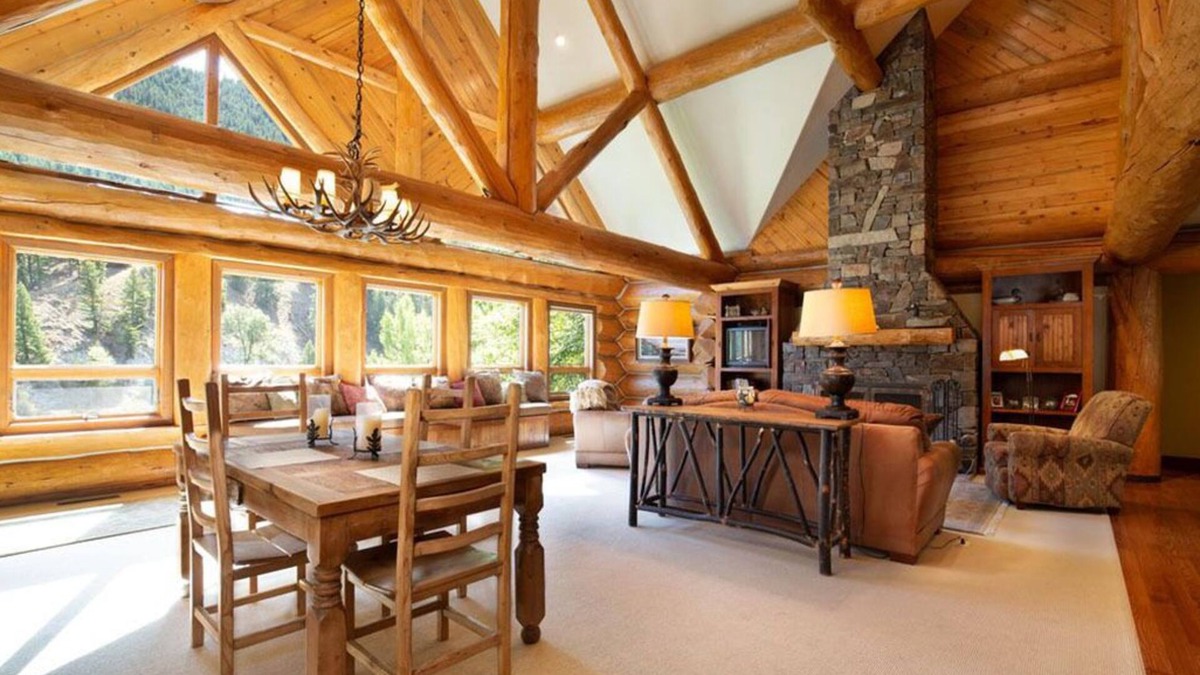 Stanley House | RIVER MAGIC! Riverfront Private Retreat—Fish and Kayak from the Backyard!