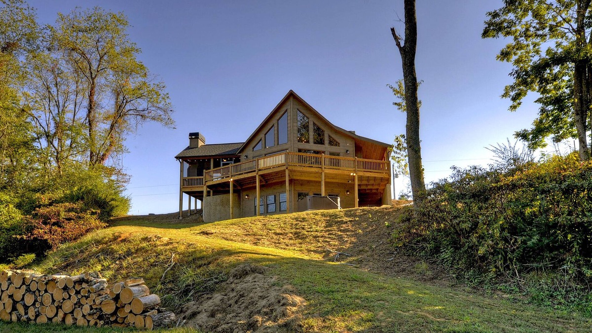 Dial Cabin | River Meadow Retreat: Modern Mountain Cabin on Toccoa -Hot Tub, Views, Game Room