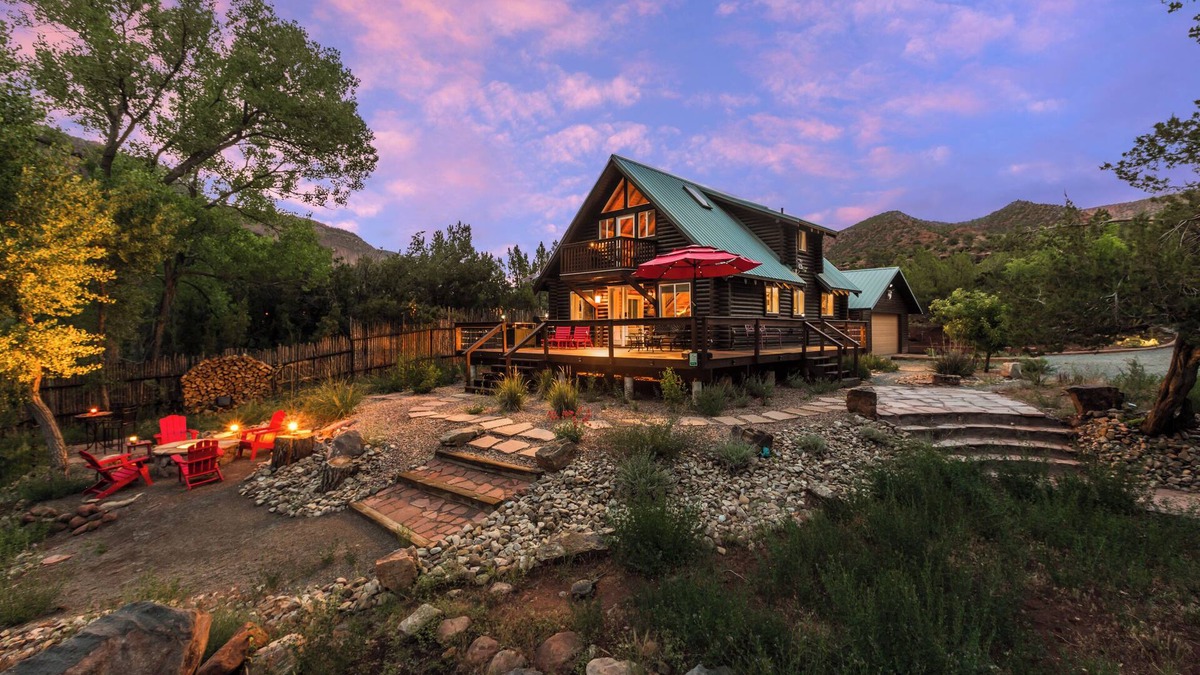 Jemez Springs Cabin | River Mountain Oasis: Hot Springs & Hiking Nearby