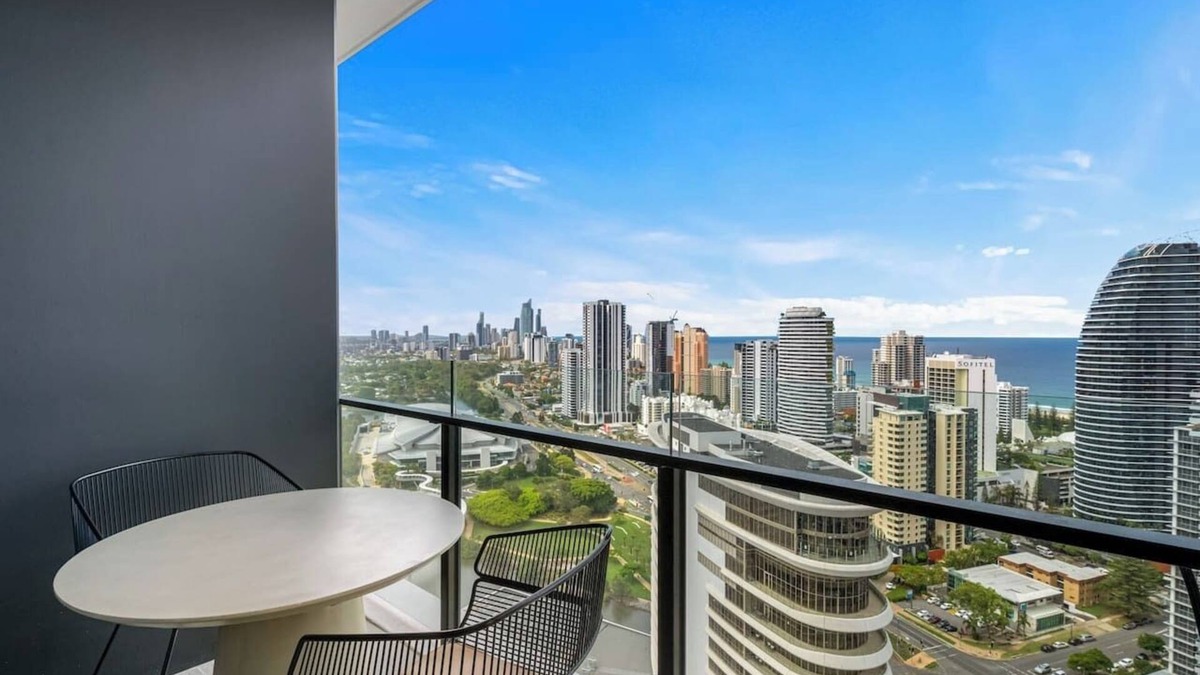 Broadbeach Apartment | River&Ocean View Luxury 2BD Apt amazing Location