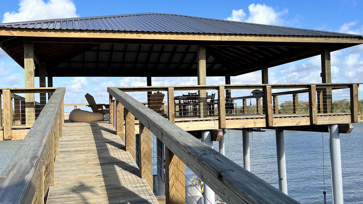 Elmaton House | River Rendezvous! Newly renovated with newly constructed boathouse
