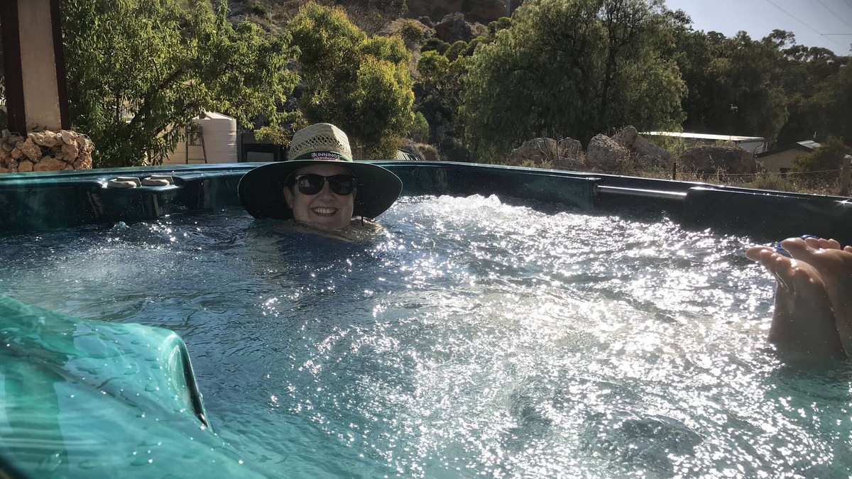 Younghusband House | River Respite, Spa, Jetty, Canoes Linen and Telescope!