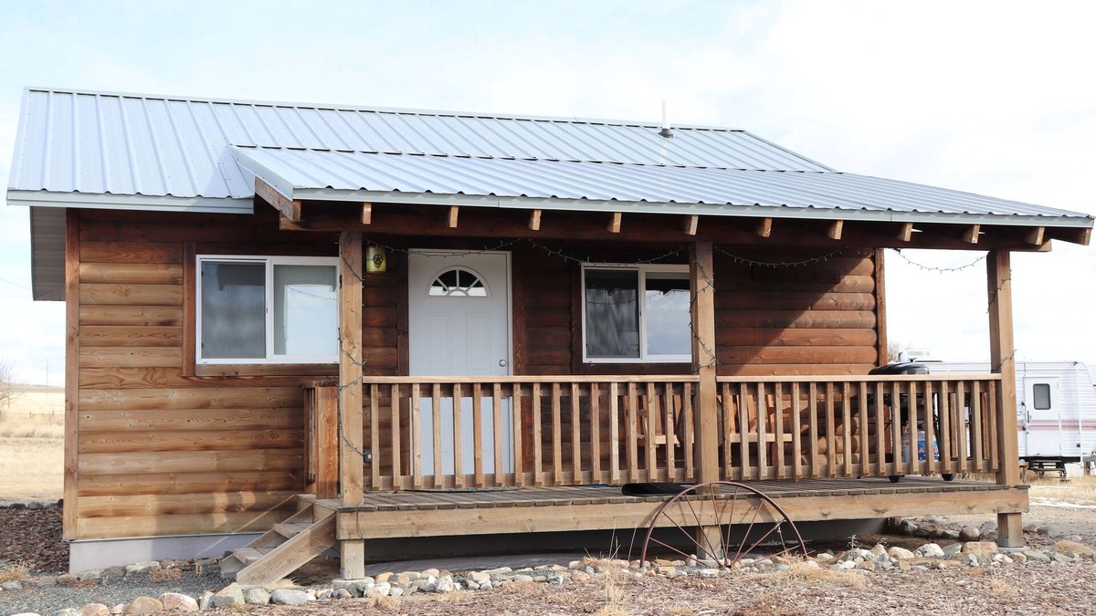 Silver Star Cabin | River Rest Luxury Cabin - The Ruby. Beautiful River and Mountain Views!
