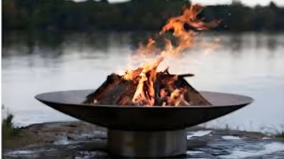 Mequon House | River Retreat and Executive Rental - 5BR