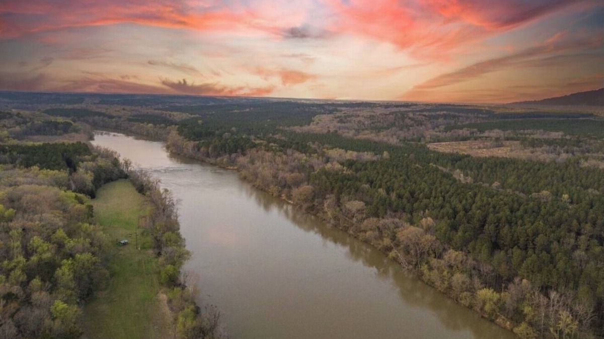 State Park House | River Retreat-Treetop waterfront home, big views!