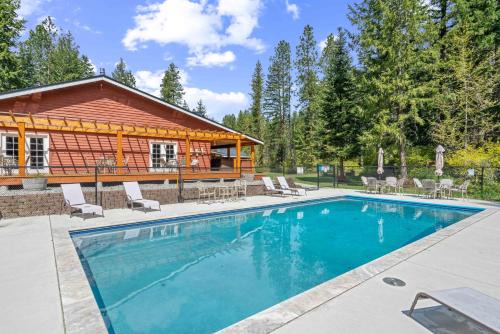 Leavenworth House | River Road Lodge by NW Comfy Cabins