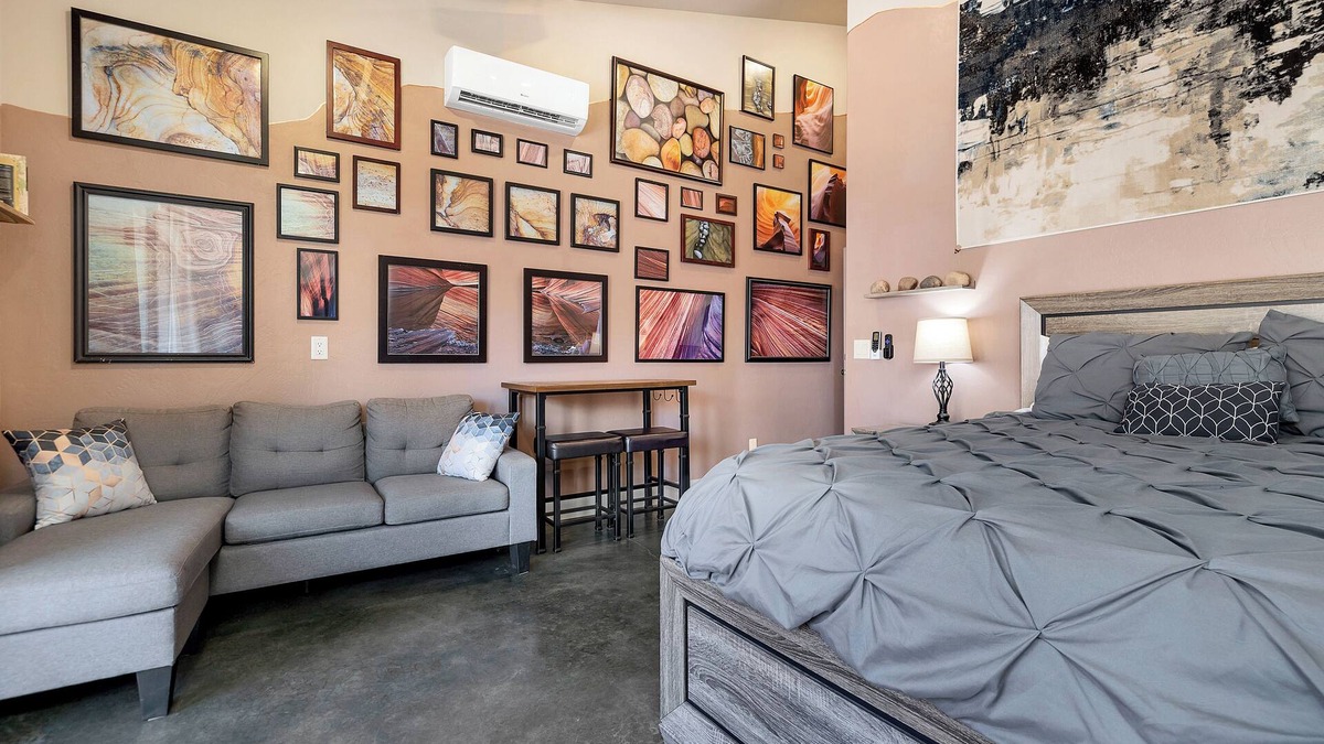 Virgin Apartment | River Rock Studio w/private courtyard, 20 minutes to Zion