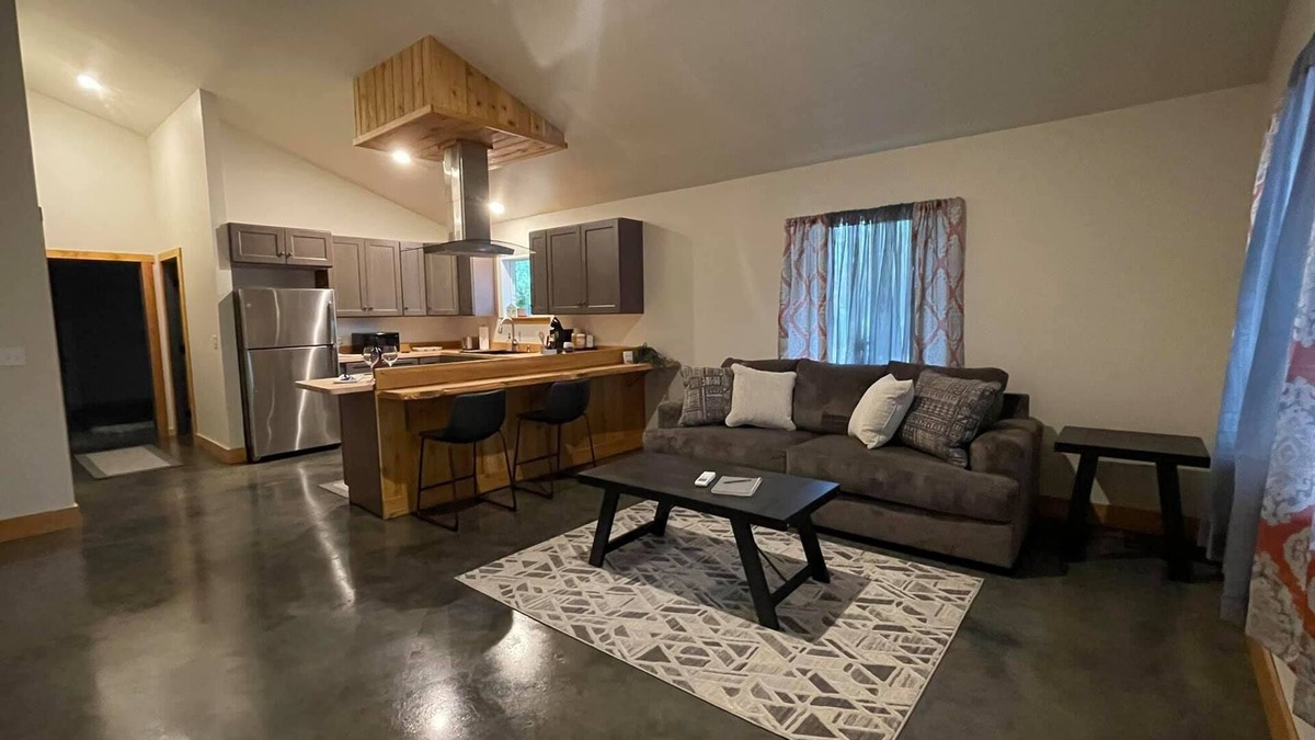Aberdeen Apartment | River Run Apartment