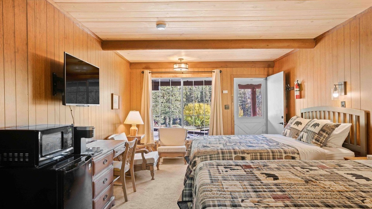 Almont House | River's Edge Retreat: Your Launchpad for Colorado's Outdoor Wonders
