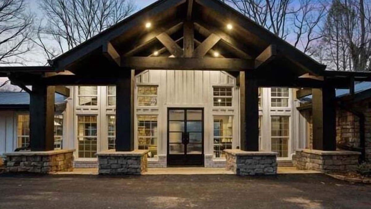 Fry Cabin | River Song- River Front | 1 Level | Outdoor Fireplace | Hot Tub