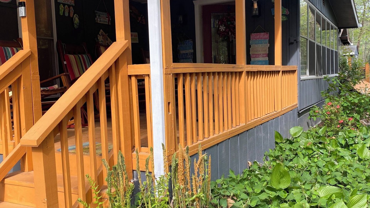 Blue Ridge House | River Soundscapes Retreat! Pet Friendly. Aska Adventure Area! 10 minutes to town