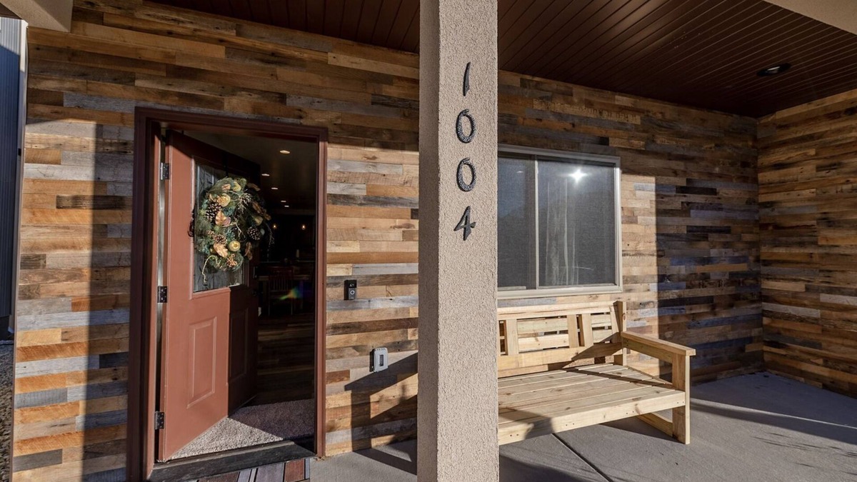 Poncha Springs House | River Valley Retreat- Dog Friendly, Minutes to Monarch Mountain