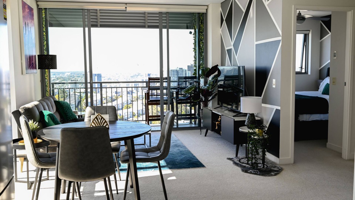 Bowen Hills Apartment | River view apartment in Brisbane with parking