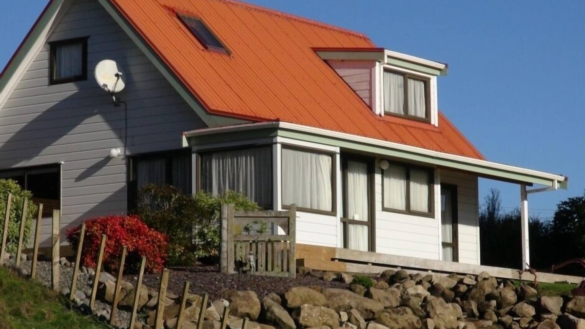 Manunui House | River View Cottage, nestled in a private setting