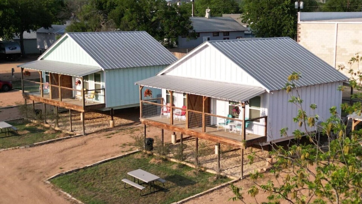 Kerrville Cottage | River View Double Queen Beds Cabin w/Porch #20