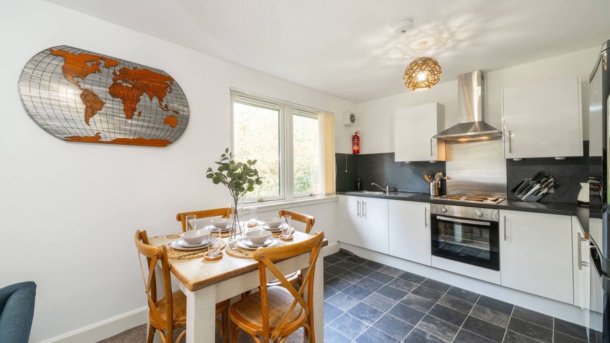 Glenisla Apartment | River View- Garden Apartment in Grounds of Mansion