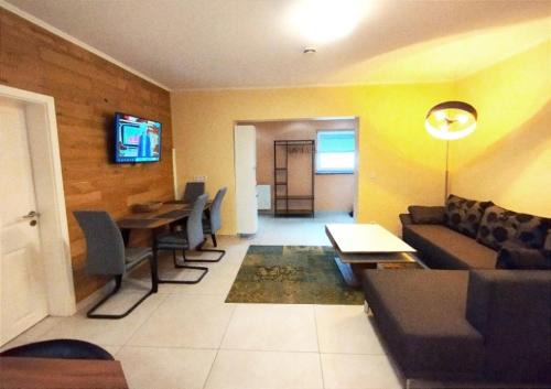 Hainburg Apartment | RIVER VIEW NEAR FRANKFURT - 3 ROOMS-4 BEDS & 1 SOFA BED -AIR CONDITION- Private PARKING