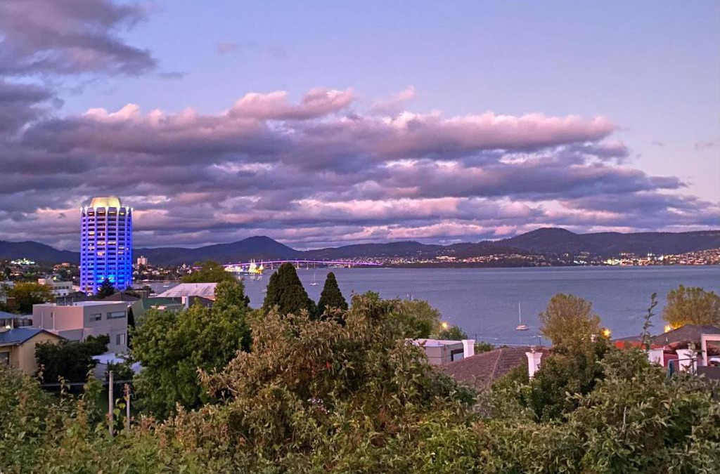 Sandy Bay House | River Views