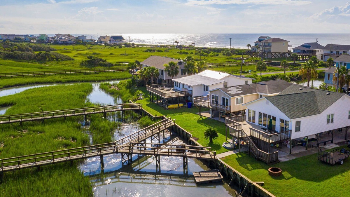 Folly Beach House | River Views, Endless Sunsets, 15th Block - Deep Water Dock perfect for Crabbing, Fishing!