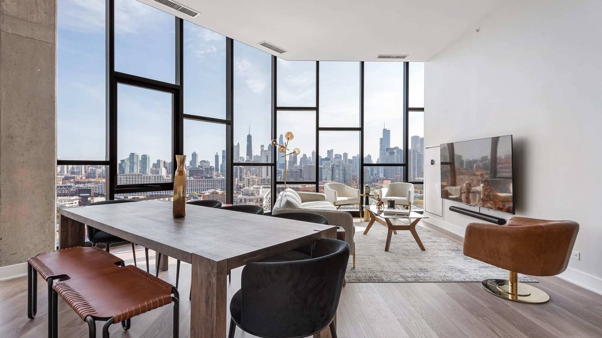 River West Apartment | River West 2 Penthouses: Skyline, Group Comfort