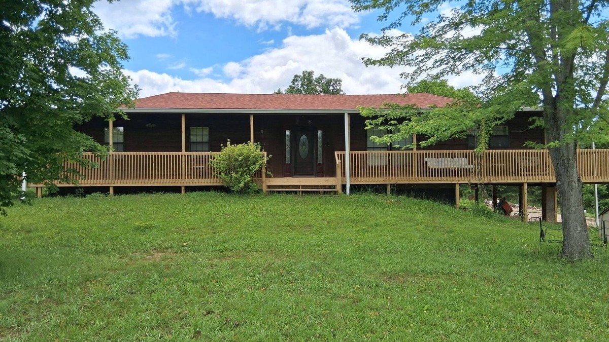 Leasburg House | Riverbend Getaway-Adventure awaits- minutes to swim, float, fish, hike and relax