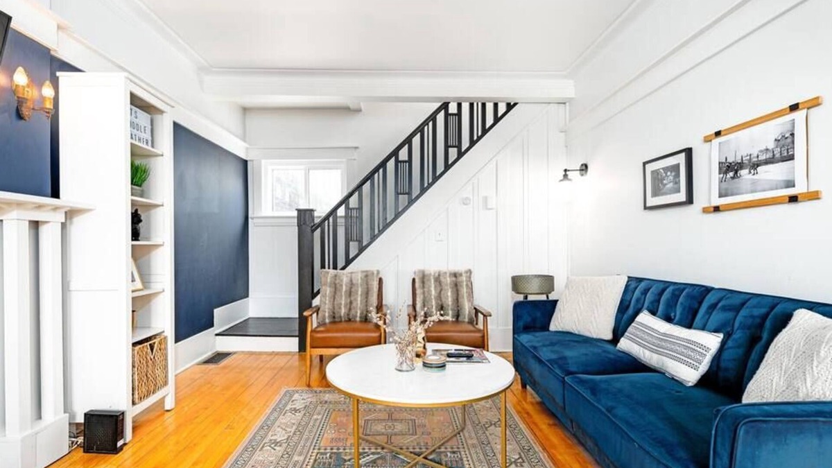 North Central Edmonton House | Riverdale. Sleeps 5. 5 Min to DT. 2 BD 1 Bath.