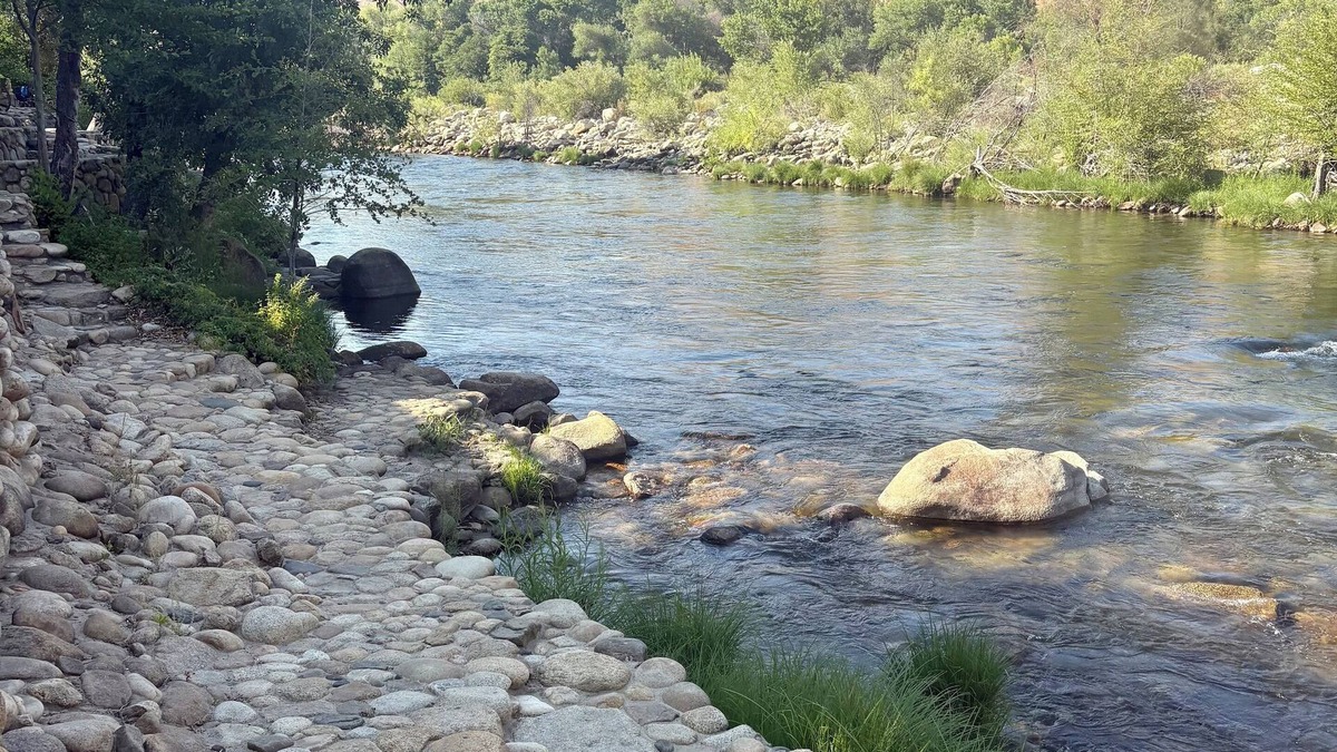 Kernville Apartment | Riverfront 2BR w/Saline Hot Tub, Private Beach & Walkable Kernville