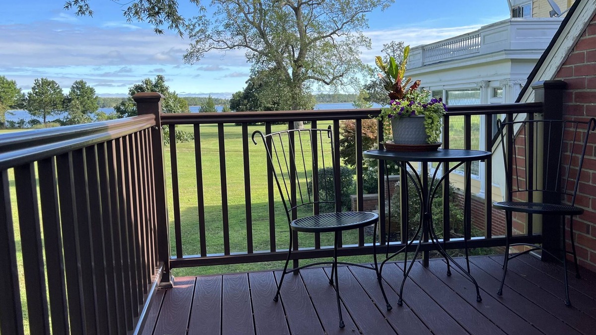 Ware Apartment | Riverfront Apartment with pool