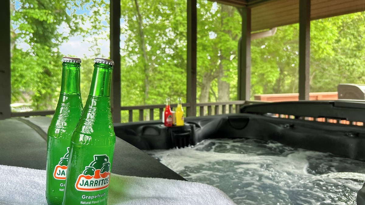 Pangburn House | Riverfront Bliss- Private River Dock & Two King rooms!
