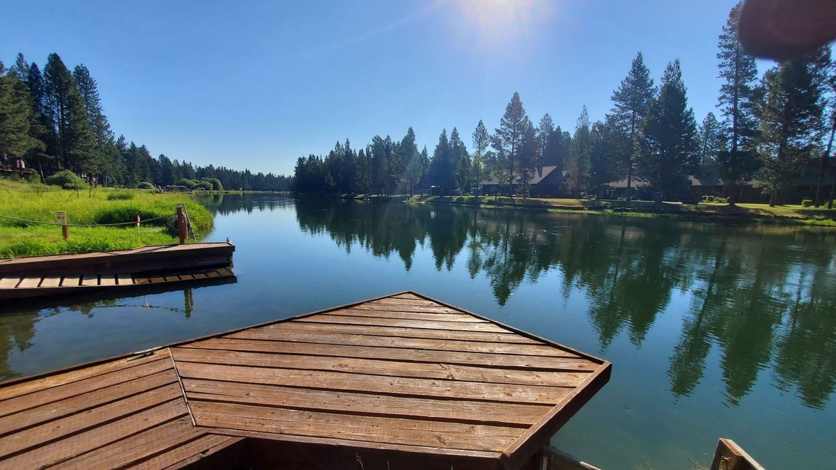 Three Rivers Cabin | Riverfront Cabin - Sunriver/Mt.Bachelor, HotTub, Pet Friendly!