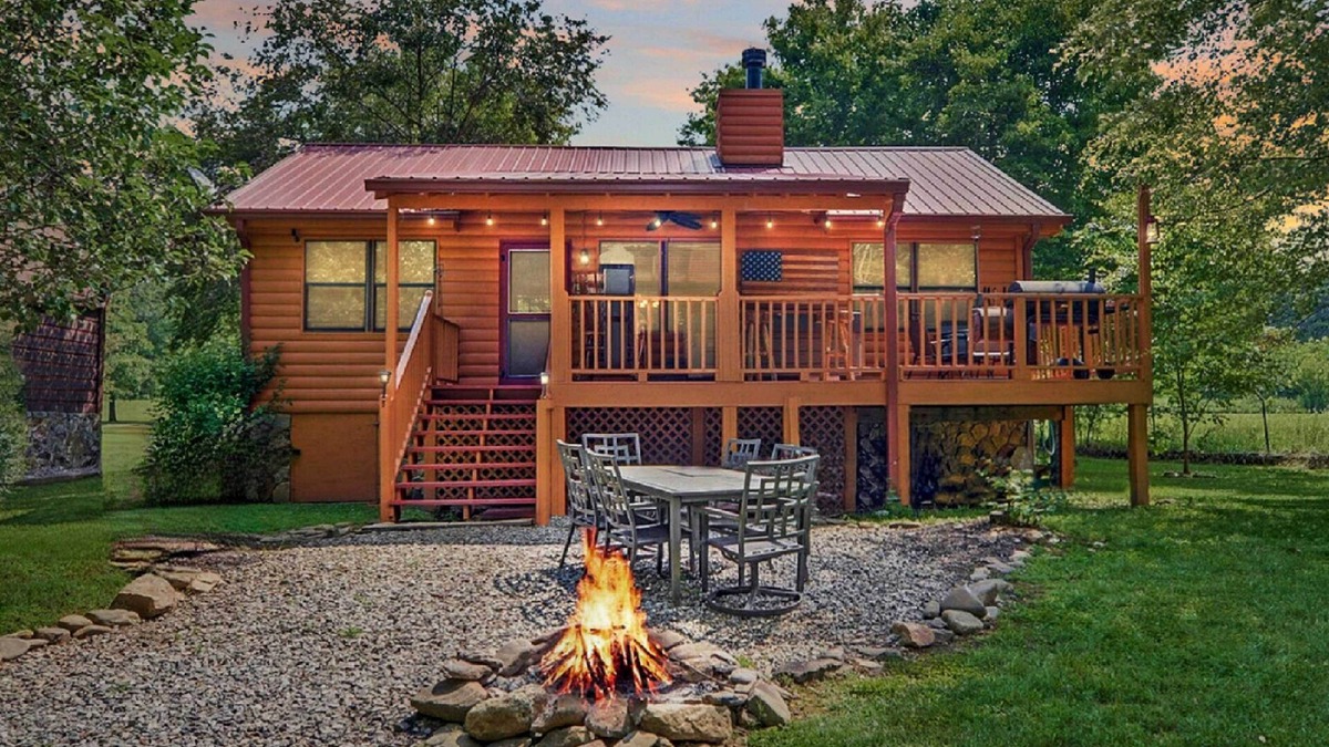 Blairsville Cabin | Riverfront Cabin w/Hot Tub & Mountain Views!