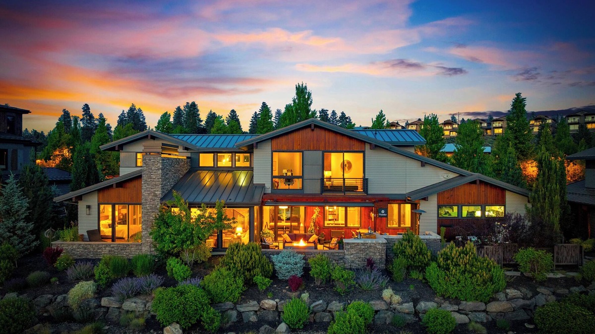 Southern Crossing House | Riverfront Calm/Bend Hot Tub Escape