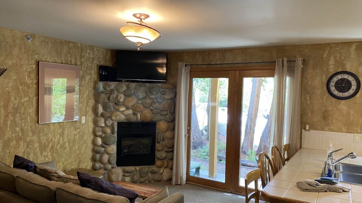 Grand Lake Condo | Riverfront condo #3 w/patio, 1block 2 town,King bed,Wifi,20 min ski Granby Rnch
