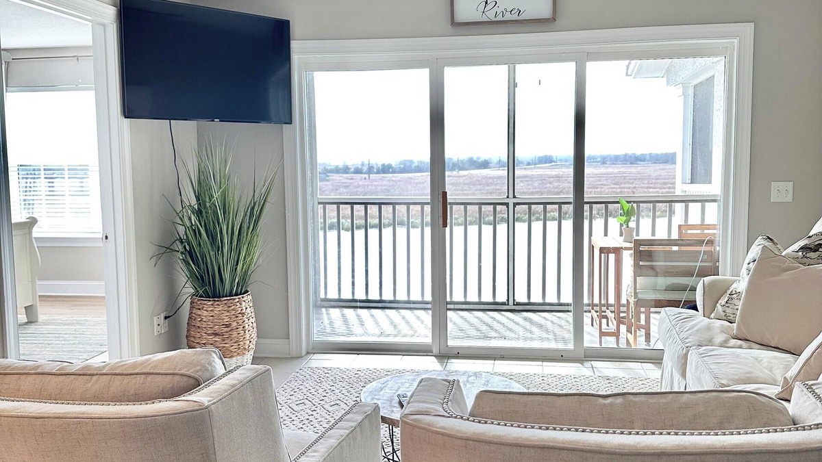Meridian Condo | Riverfront Condo w/Boat slip. River Views! Walk downtown!