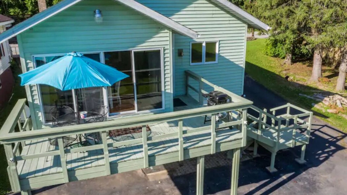 Gauley Bridge Cottage | Riverfront Cottage on the New River Dries