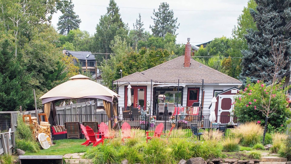 Old Bend House | RIVERFRONT COTTAGE EPIC WALKABLE LOCATION ON RIVER
