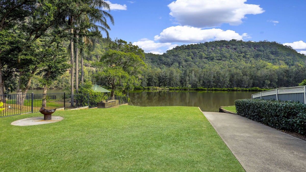 Lower Macdonald House | Riverfront Escape - Waterski, Kayak, Fish, Relax!