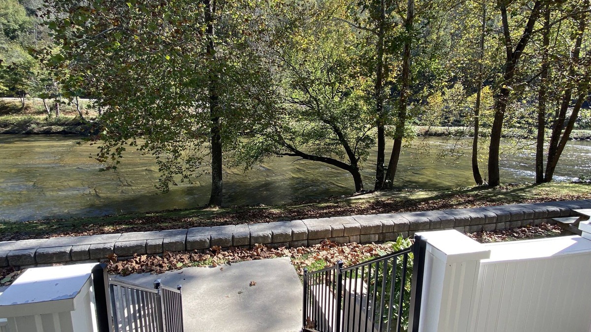 Frank Cottage | Riverfront, Fire Pit, Swimming, Tubing, Fishing, Easy Access