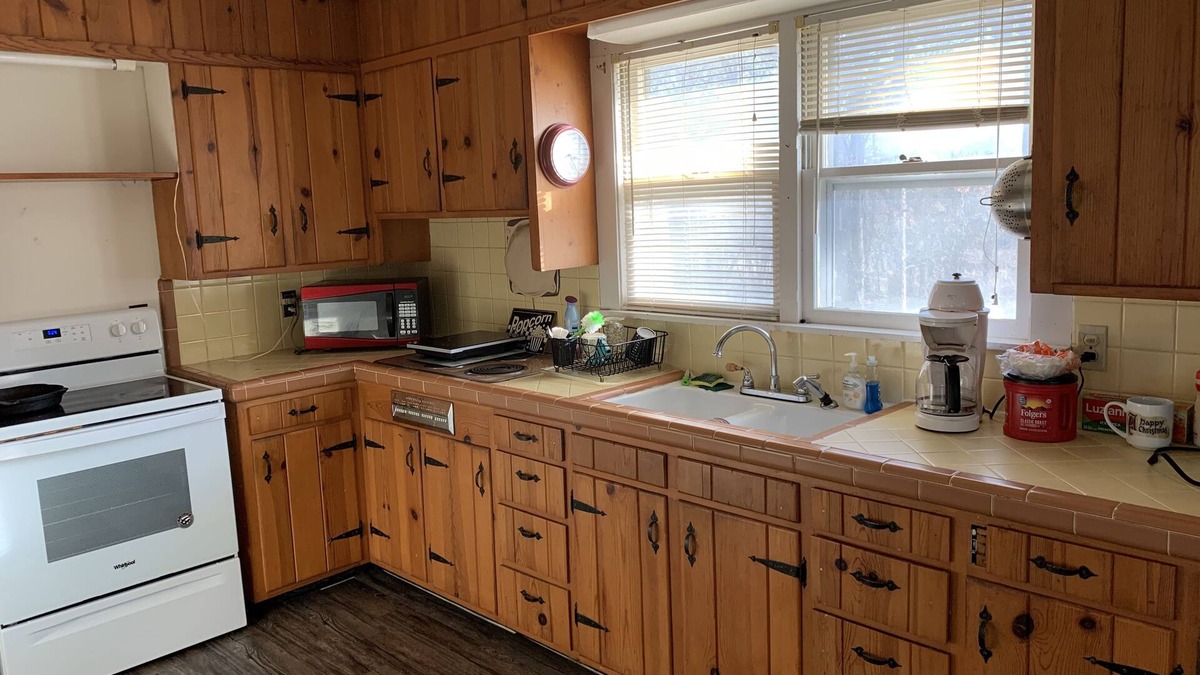 Berryville House | Riverfront fishing and floating getaway