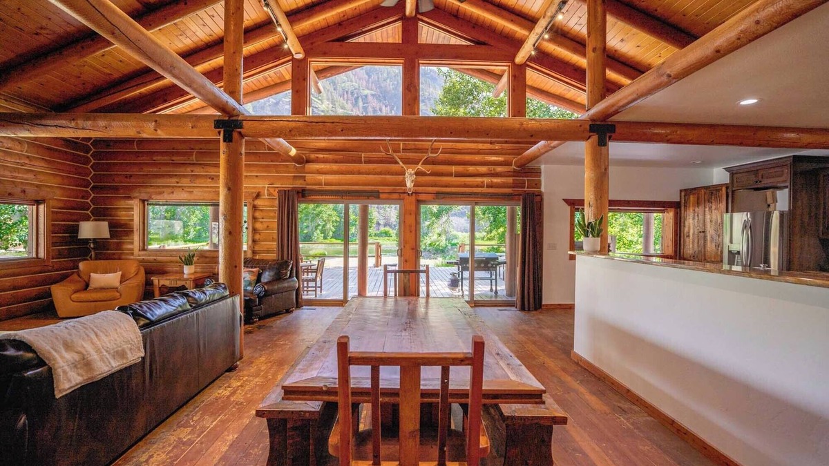 North Fork Cabin | Riverfront, Fishing, Kayaking, Hot Tub, Pickleball at River's Fork Lodge