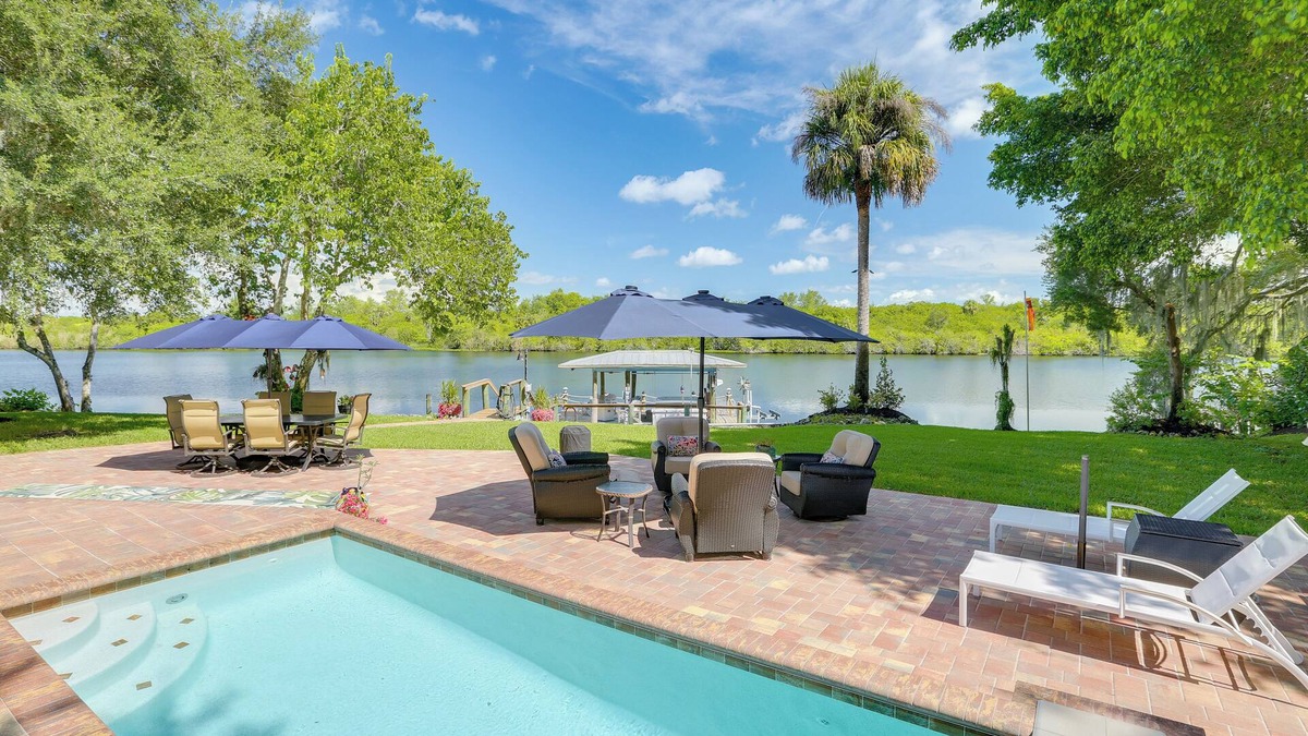 LaBelle Apartment | Riverfront Florida Studio w/Pool & Hot Tub Access