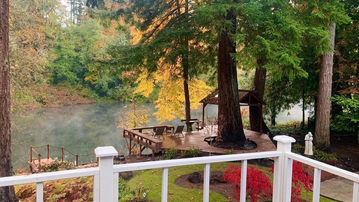 Stafford - Tualatin Valley House | Riverfront Garden House with private river access