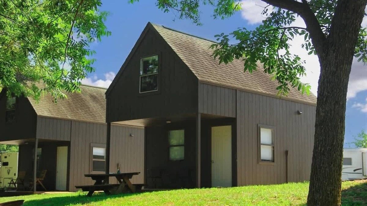 Caplinger Mills Cottage | Riverfront Getaway: Fire Pit, Cozy Loft (Cabin 2)